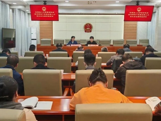 十四届全国人大代表姬桂玲在县人大常委会机关宣讲十四届全国...